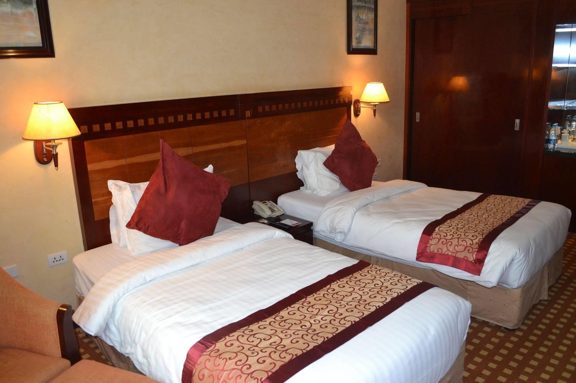 Ramada Riyadh Hotel 外观 照片